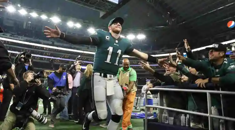Carson Wentz es sustituido en Filadelfia