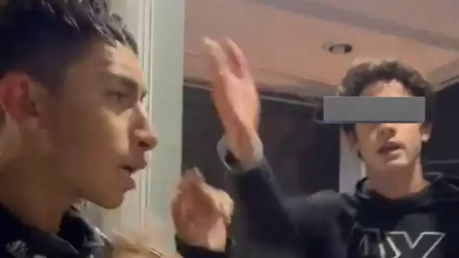 Joven agrede a guardia de seguridad