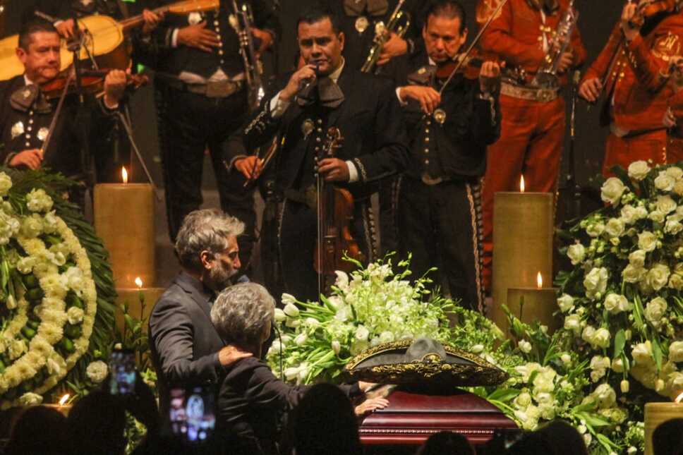 Saldo blanco en servicios funerales de Don Vicente Fernández