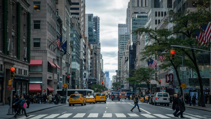 La bolsa de valores de Nueva York se encuentra en la calle de Wall Street.