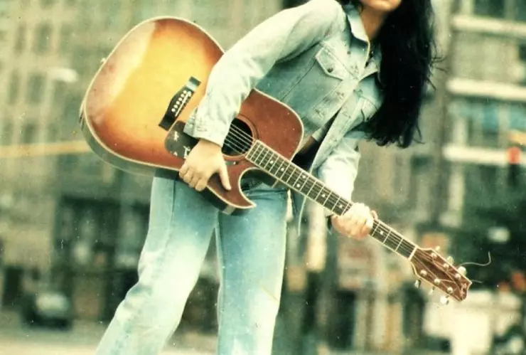 shakira debutando 90