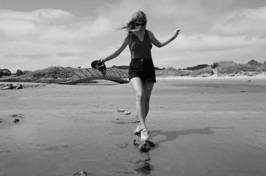 Taylor blanco y negro.jpg