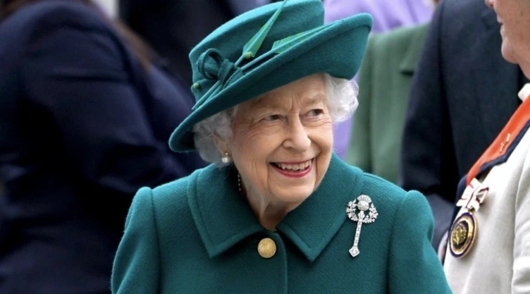 reina-isabel-actos-oficiales-descansar