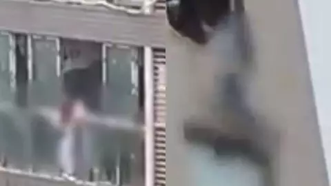 Mujer arroja a su hijo del balcón