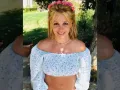 Britney corona de flores.jpg