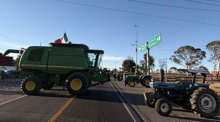 Agricultores de Tlaxcala bloquean las carreteras de México-Veracruz y Arco Norte por incumplimiento de la Secretaría de Agricultura