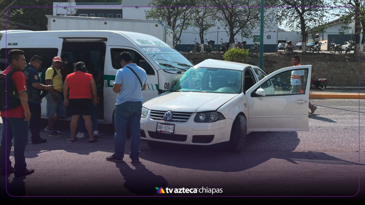 Colectivo de la ruta Chicoasén se accidenta en la carretera Tuxtla Gutiérrez - San Fernando