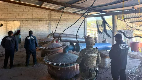 Clausuran laboratorios de metanfetamina