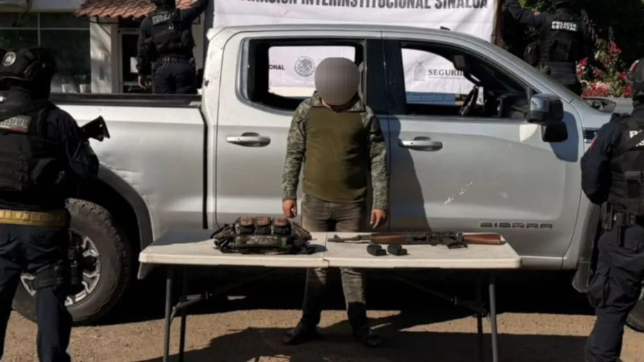 Detienen a hombre armado en Navolato con camioneta robada en EEUU