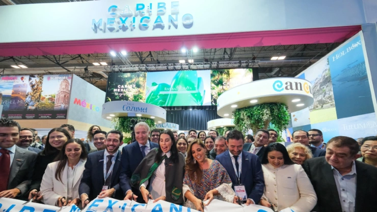 Mara Lezama hace el corte del listón del pabellón del Caribe Mexicano en la Fitur 2025