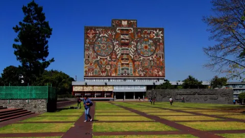 Solo 1 de cada 3 estudiantes ingresó a la universidad en México: INEGI