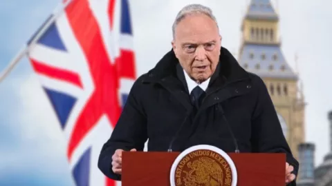 Gertz Manero se va a la Embajada de Gran Bretaña.