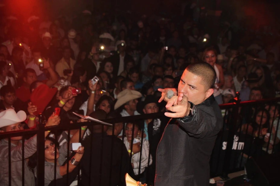 Larry Hernández