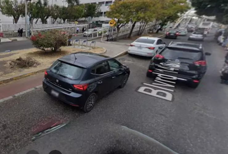 Choque contra ruta 54 bloquea la 14 Sur en Puebla hoy: tráfico detenido