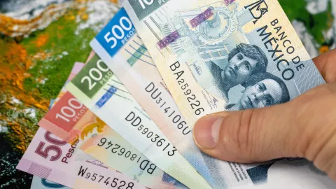 Si te pagan más de 15 mil pesos en efectivo de tu salario, hay una regla del SAT que debes considerar