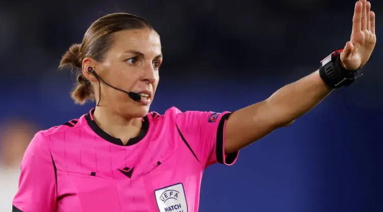 Stéphanie Frappart arbitro champions league