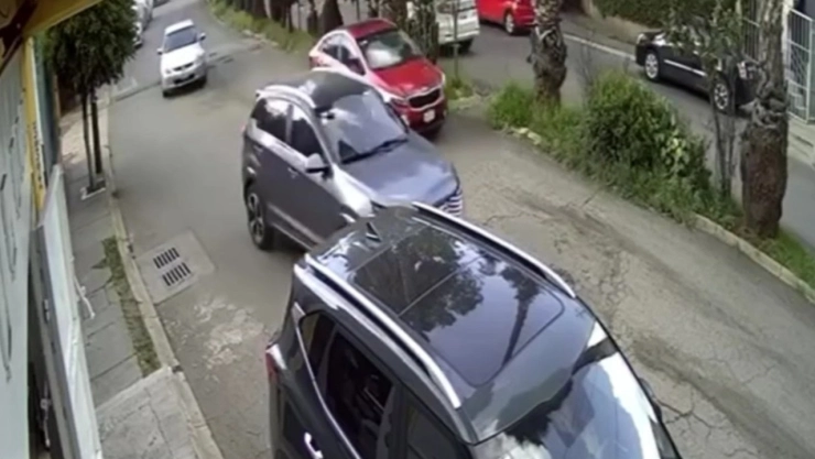 Accidente en Ixtapaluca_ Carrera termina en aparatoso choque y joven queda a centímetros de ser arro.jpg