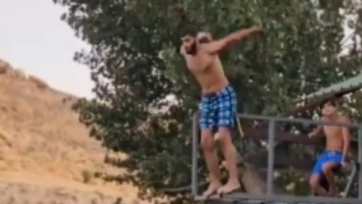 Joven fractura pierna trampolín