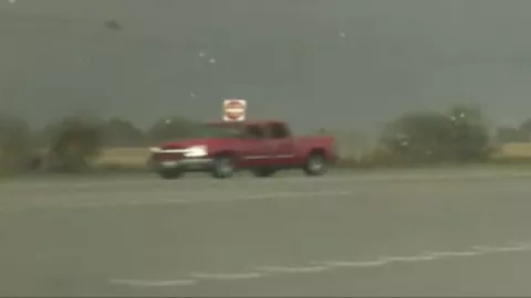 Video camioneta tornado 1.jpg