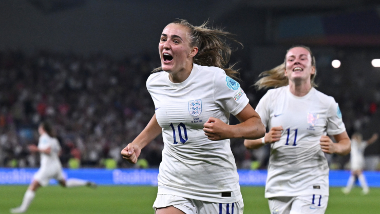 Georgia Stanway celebra el segundo gol de Inglaterra ante Espa&ntilde;a