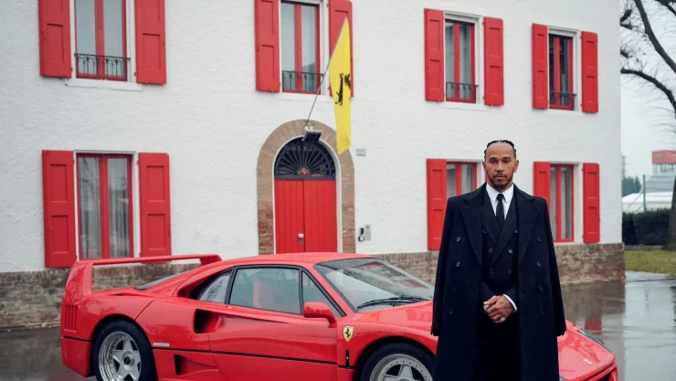Lewis Hamilton fotografiado en Maranello como piloto de Ferrari