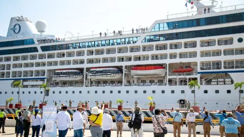 Arribó el MS Regatta en Acapulco hoy, 7 de noviembre 2025