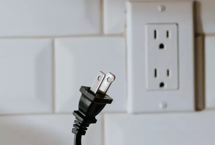 Sufre descarga eléctrica mientras intentaba robar cables de alta tensión