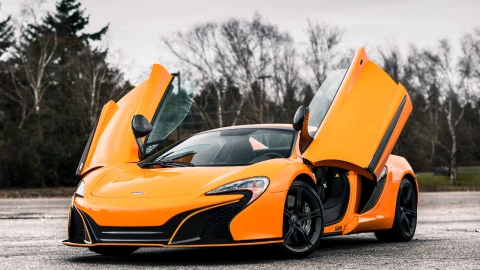 Youtuber transmitía en vivo mientras conducía: Así chocó su impactante McLaren