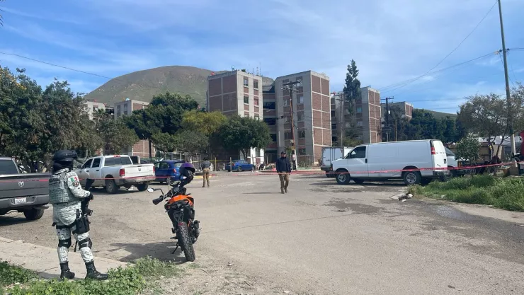 Un hombre de 68 fue asesinado a balazos mientras tomaba el sol en Tijuana, hoy 27 de marzo de 2025