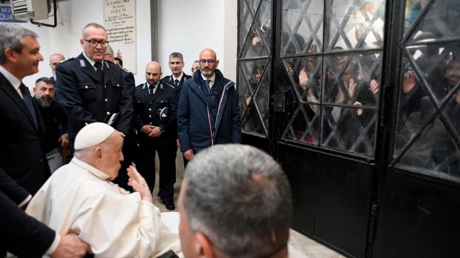 Papa Francisco visita la cárcel Regina Coeli el Jueves Santo 17 de abril 2025.png