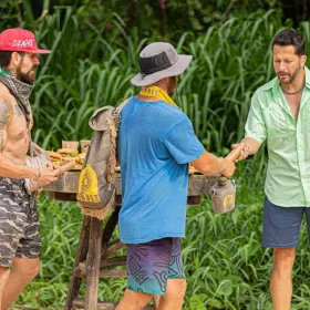 Survivor: Cabaña de deliberación entre Sargento y Pablo.