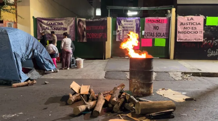 Colectivo protesta en juzgados de la Doctores; acusan a Fiscalía de CDMX de revictimización