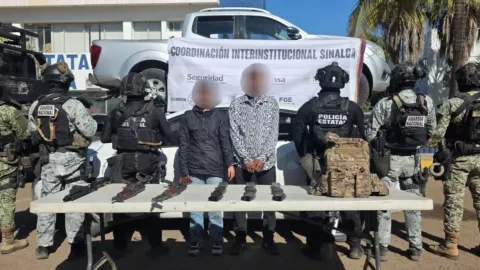 Detienen a un hombre y una mujer menor de edad armados en Navolato