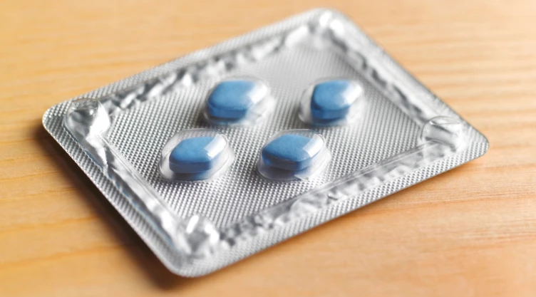 Hombre queda ciego por tomar viagra