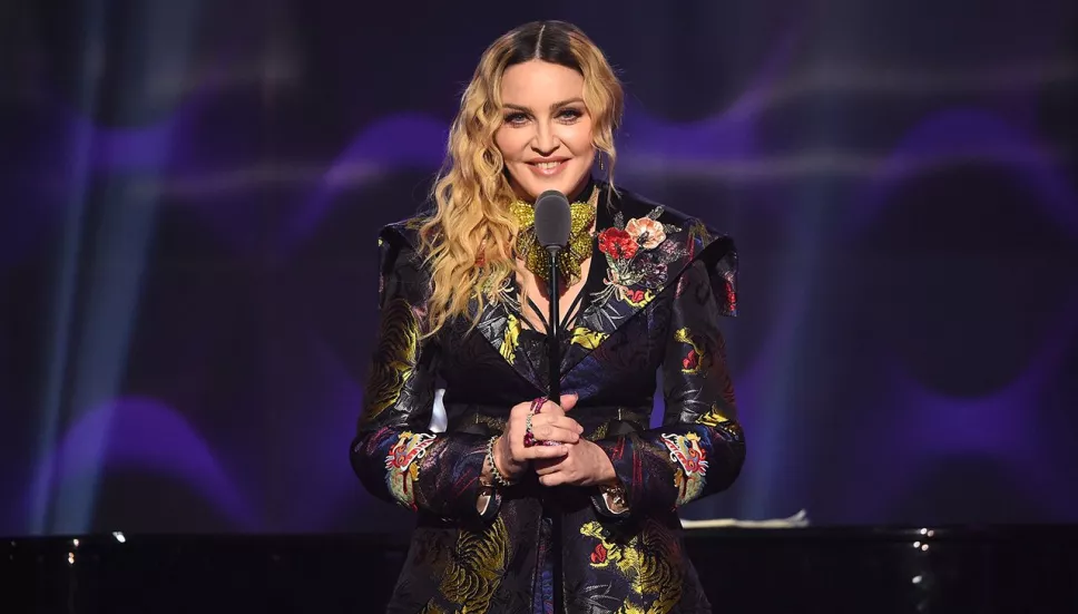 Madonna pospone gira por infección bacteriana grave, es hospitalizada.