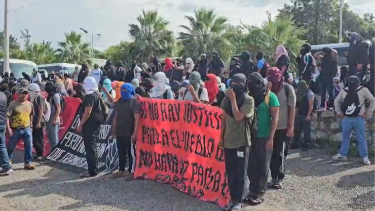 ayotzinapa-marchan-en-chilpancingo-a-cuatro-dias-los-12-anos-la-desaparicion-los-43