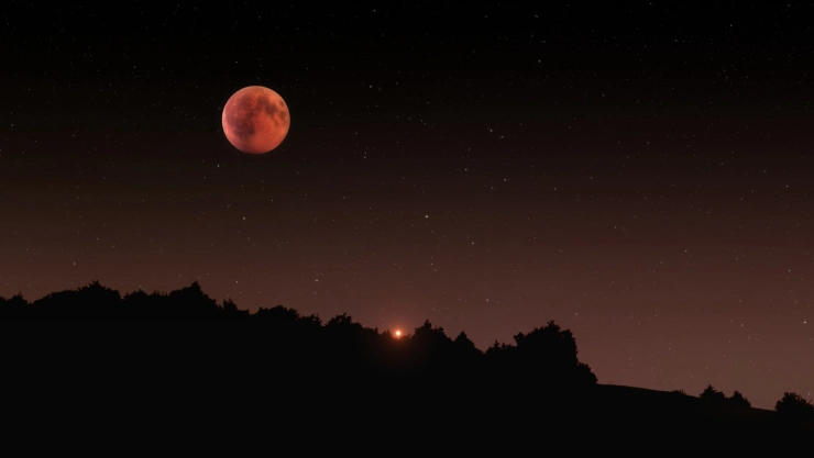 Un cielo con luna de sangre.