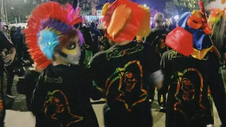 Orgullosa de enseñarle a mis hijos mi cultura y la alegría de mi gente. Viva la guacherna en carnaval! Proud to teach my kids about my culture and the joy of my people. Long live La Guacherna at Carnava (2).jpg