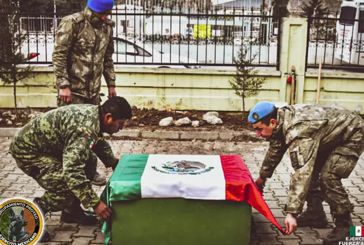 Así se llevó el entierro de Proteo en México