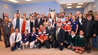 Además del elenco, un equipo que supera las 200 personas hace posible la gran producción que vemos en “Doctora Lucía”.