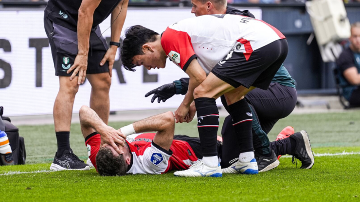 Santiago Giménez lesionado