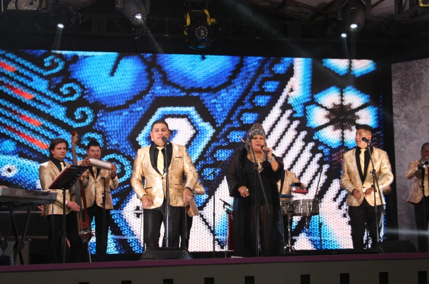 Todos bailamos con sus grandes éxitos