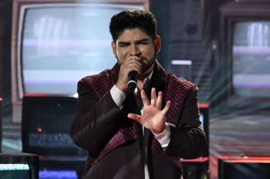 Cristian Salguero nos deleitó con la canción “Voy a Olvidarte” de Reik, recibiendo muy buenas críticas, sin embargo; pidieron a los maestros que le pusieran otro tipo de género musical para poder explorar más su voz.