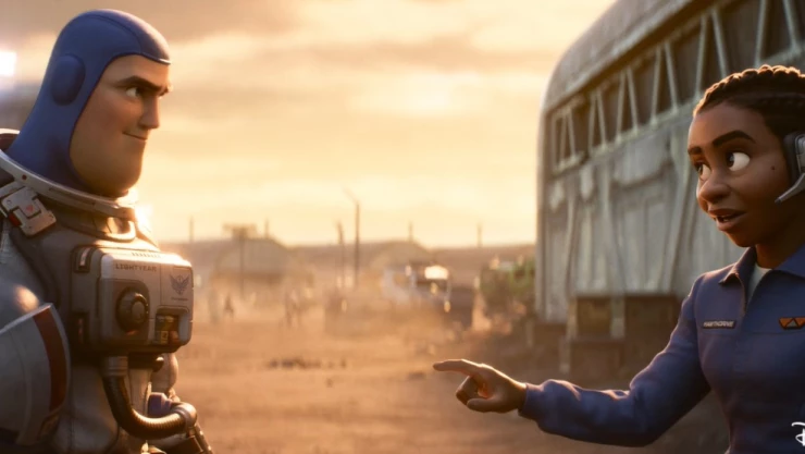 Vetan película de Buzz Lightyear por beso lésbico