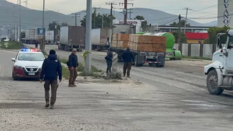 Bloqueo en carretera libre Tijuana-Tecate provoca suspensión de clases