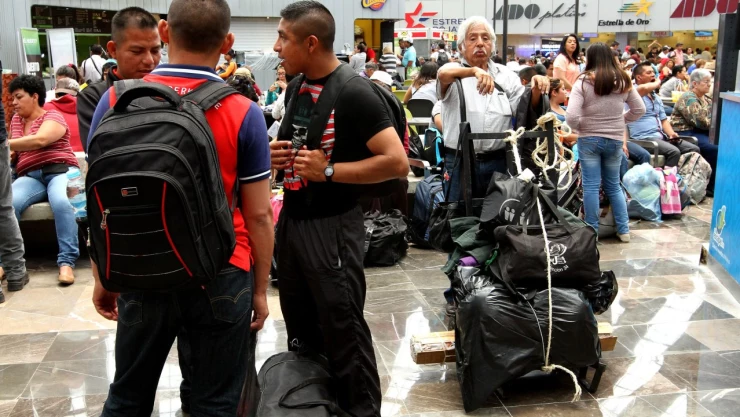 CIENTOS DE PERSONAS SE CONCENTRAN EN LA TAPO