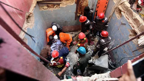 ¡Desgarrador! Fuerte explosión causa derrumbe de edificio; hay 16 MUERTOS, entre ellos menores IMÁGENES SENSIBLES.jpg