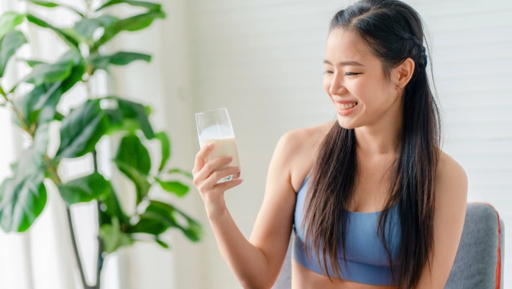 ¿Qué tan saludable es tomar leche vegetal todos los días? Lo que debes saber
