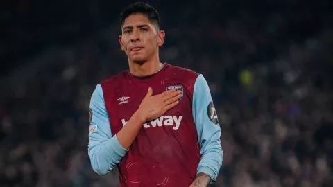 Edson Álvarez se quedaría en West Ham esta temporada