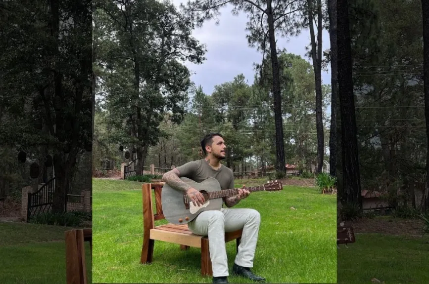 Nodal sentado.jpg